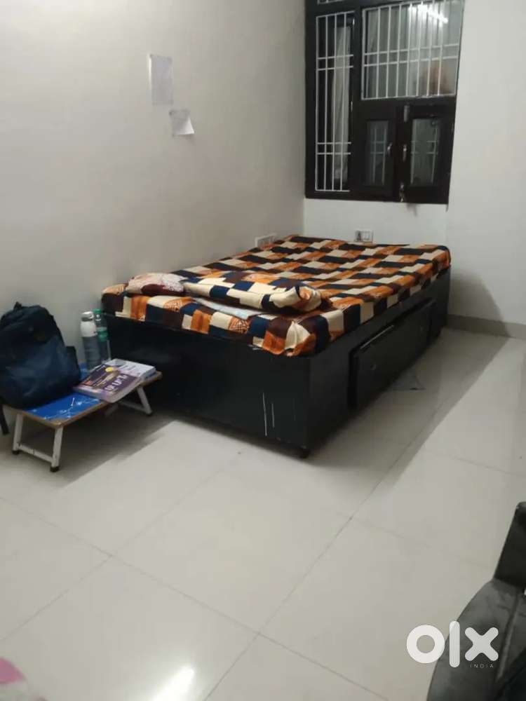 Need a girl roommate (only one student)