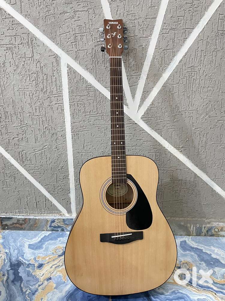 Yamaha F280 Acoustic – Premium Sound + Free Bag & Capo