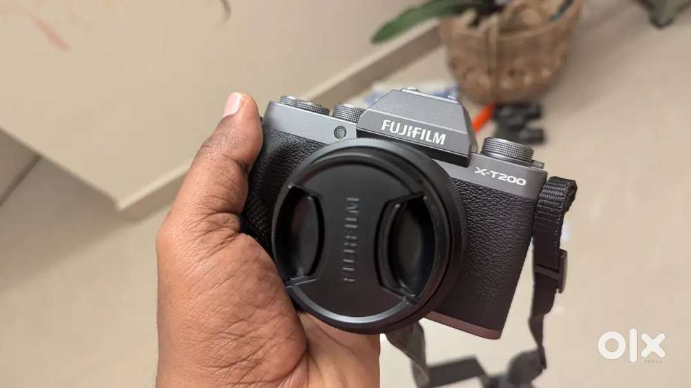 Fuji film XT200 Mirror less camera- for sale