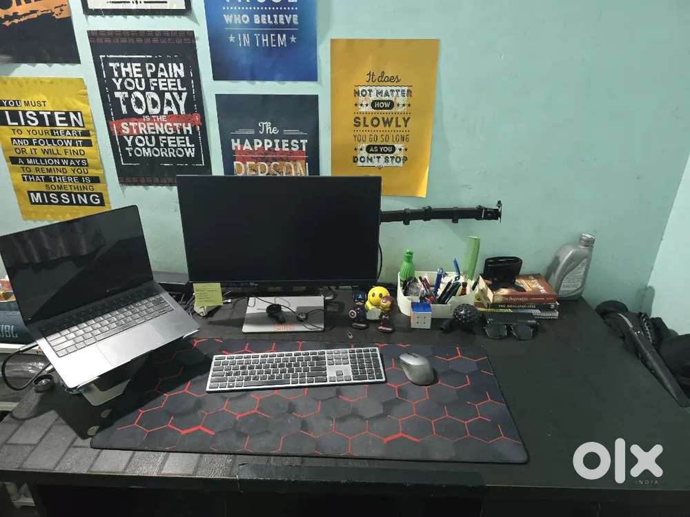 Selling my work desk 5ft*2.5ft