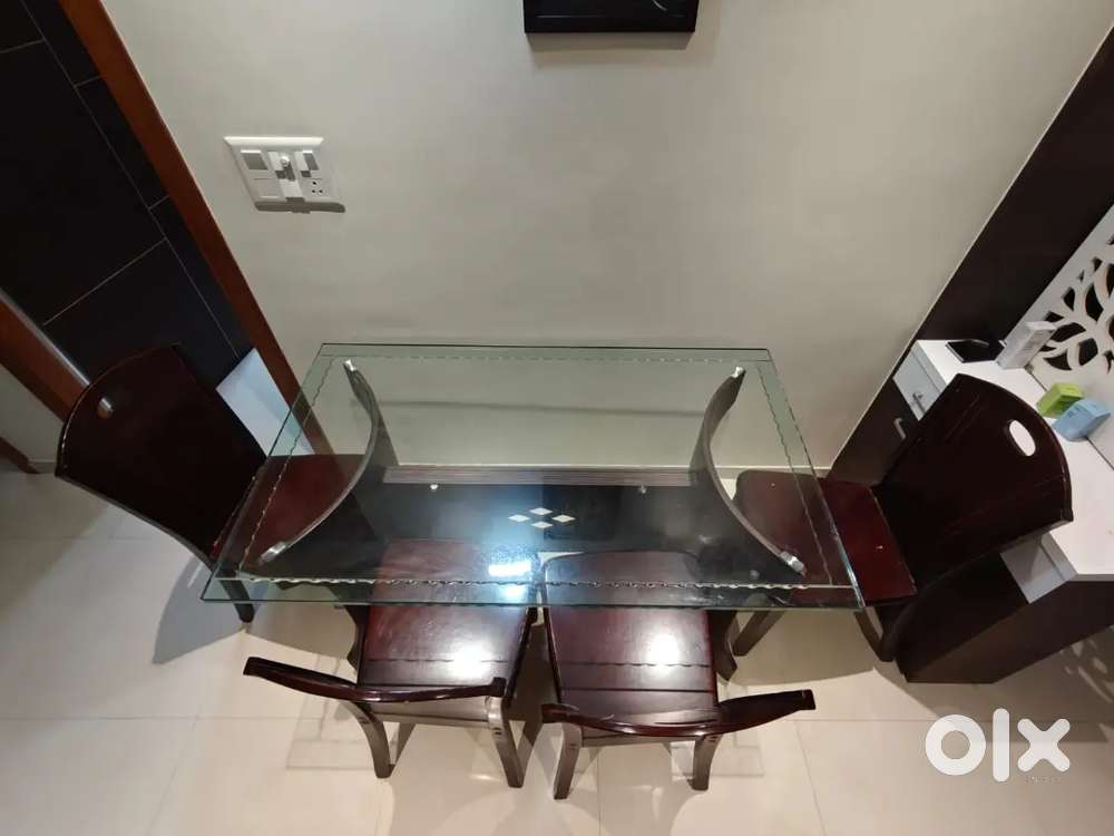 Dinning Table with 4 Chair