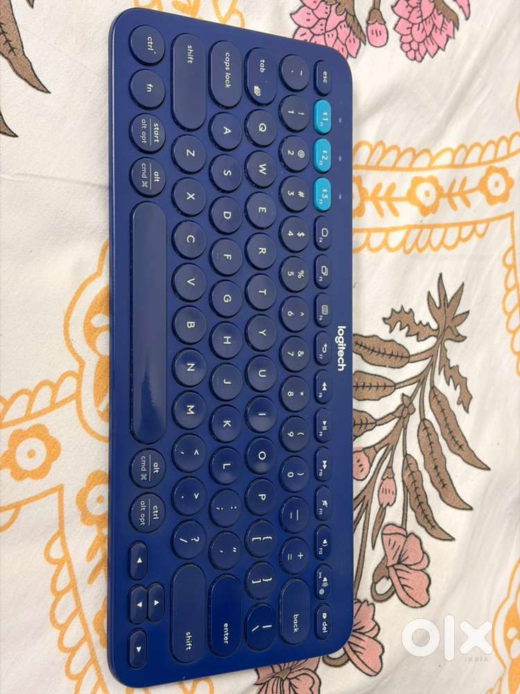 Logitech K380 Blue with Travel Caee