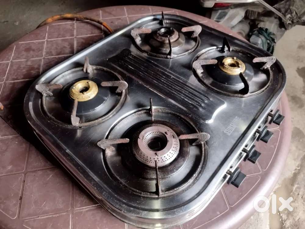 Four burner gas stove (Char gas wala chulha)