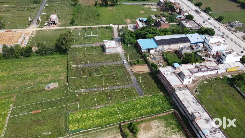 सूर्या पब्लिक स्कूल खुर्दही बाजार क्राउन प्लाजा से 10 मिनट कि दूरी पर