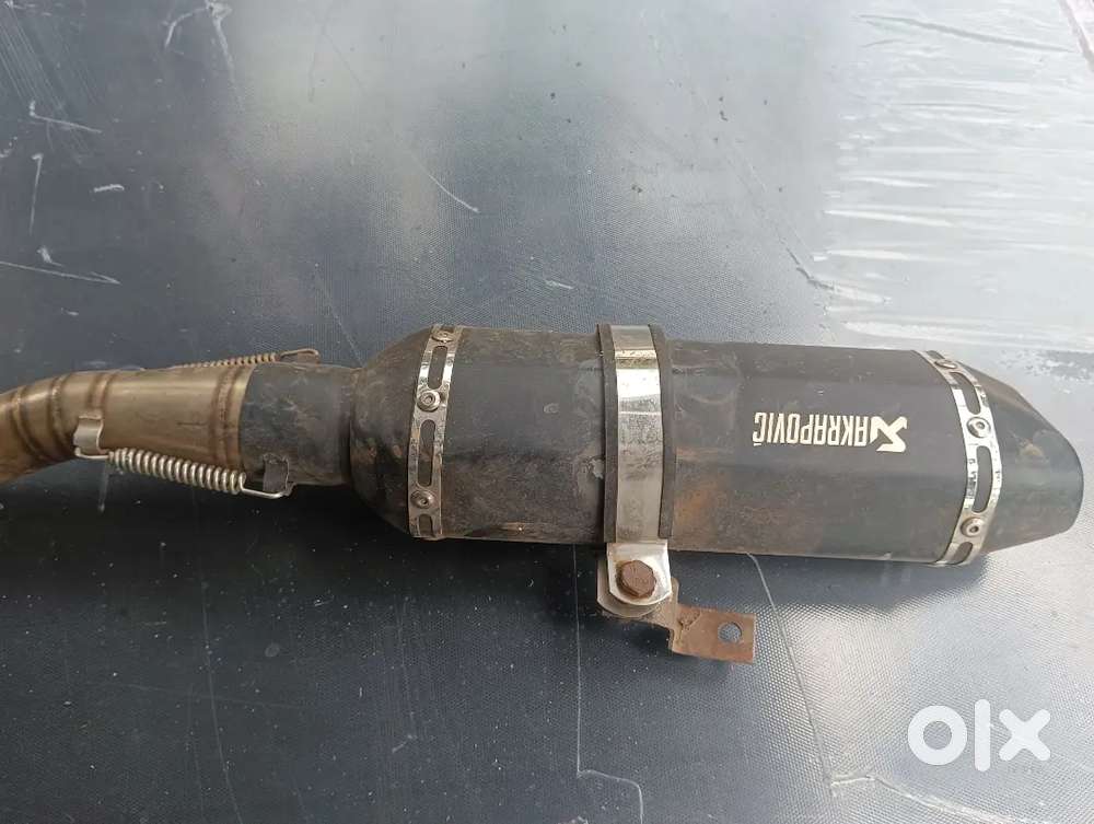 V2 silensor akrapovic