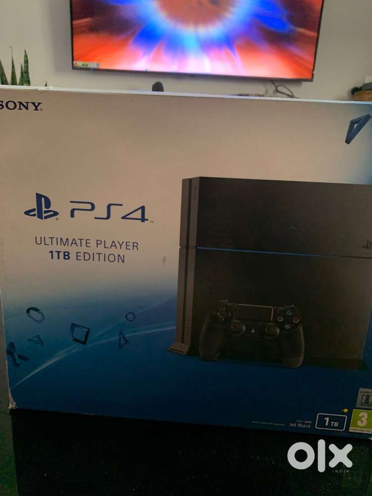Ps4 standard edition 1 tb with box