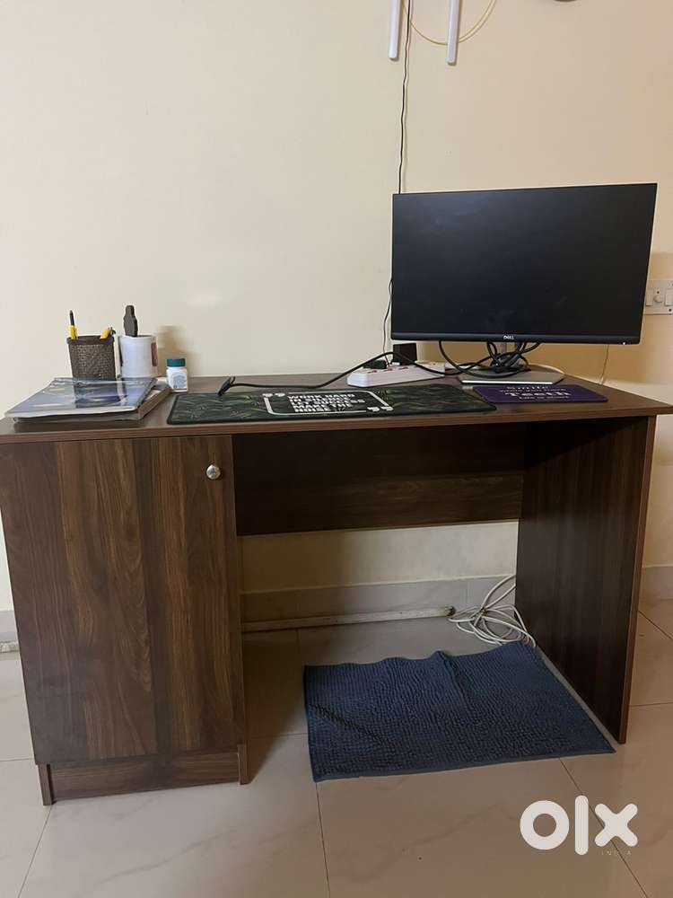 Study table/ study desk/ work desk/ computer table