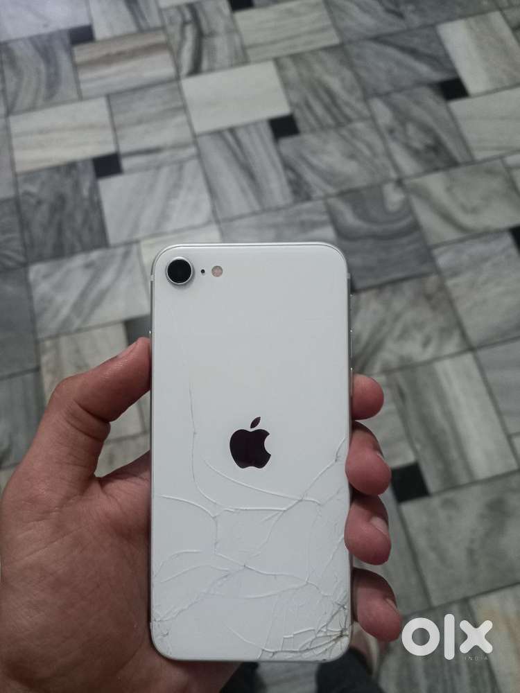 Iphone se 2 single hand used.