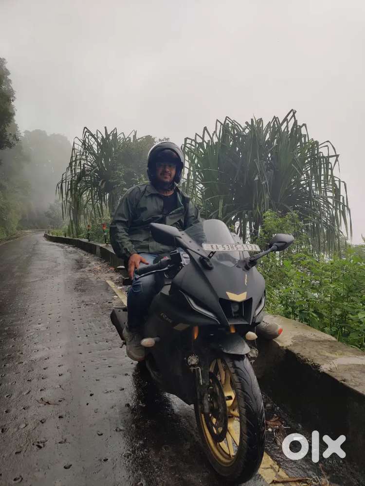 R15 v4, Mat Black