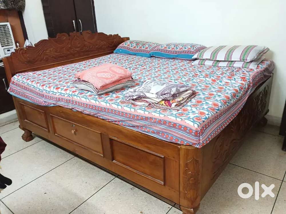 2 King size Beds and 1 dinning table