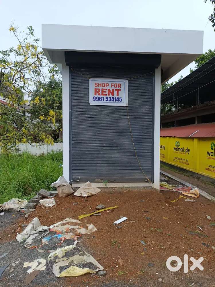 400 square feet three shutter