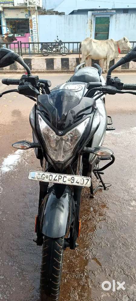 Bajaj pulser ns 125 showroom condition me hai