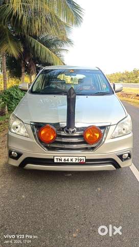 Toyota Innova 2.5 VX 8 STR, 2015, Diesel