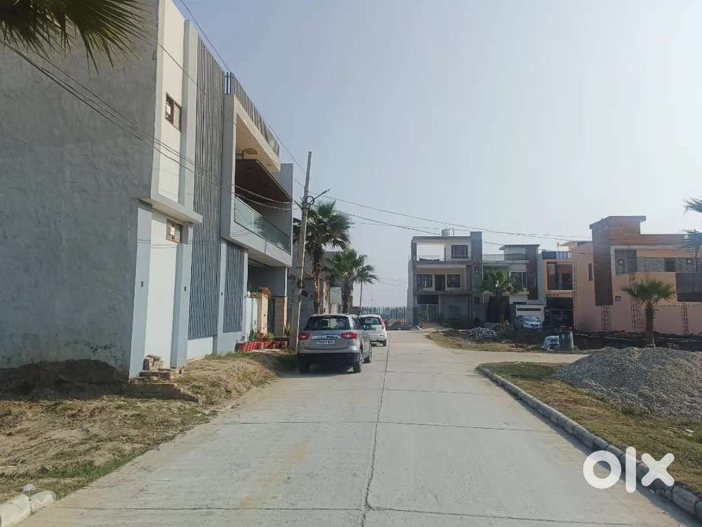 210 gaj east facing plot