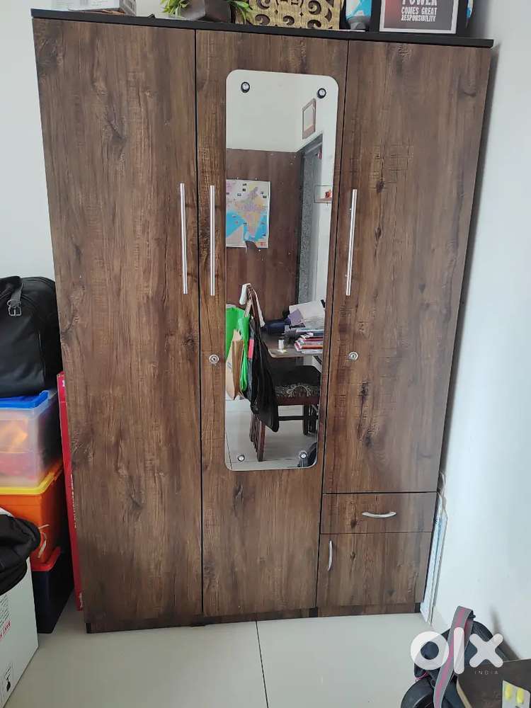 3 door wardrobe