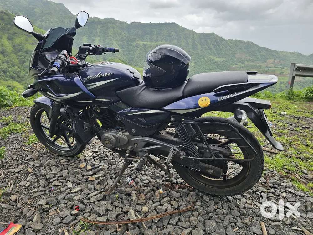 BAJAJ PULSAR 220F