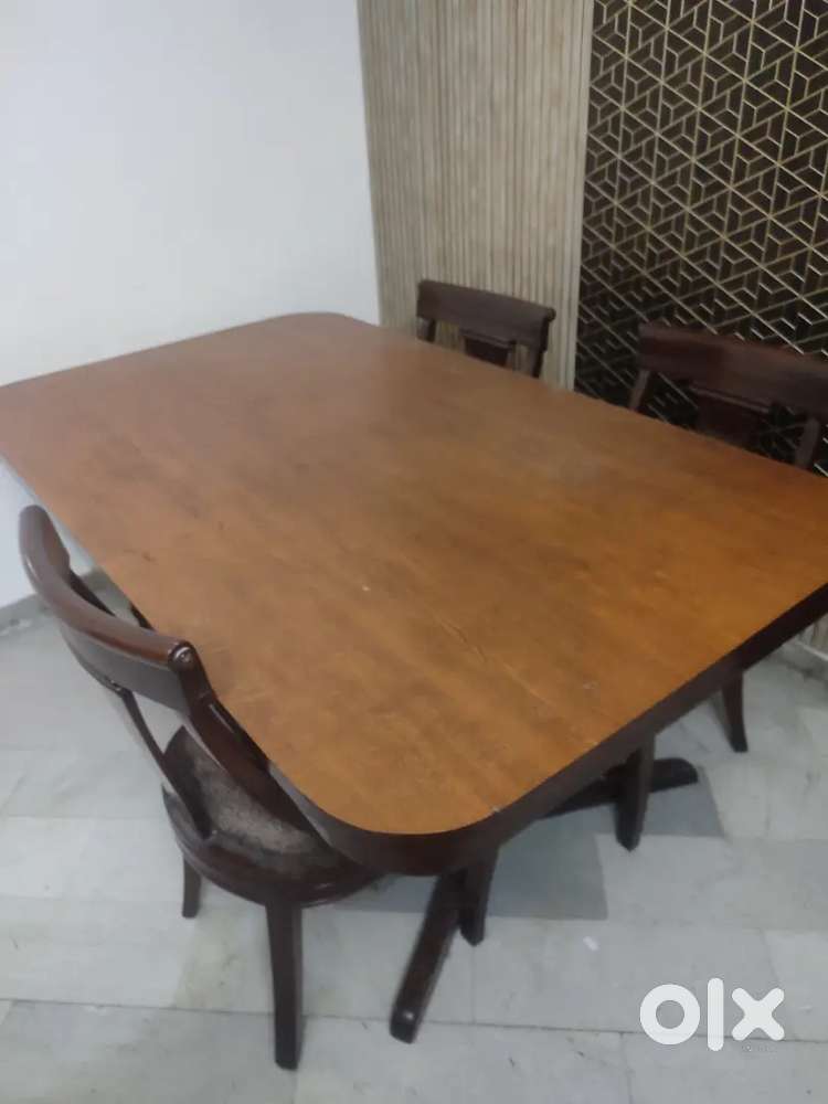 Dinning Table with 6 Chairs
