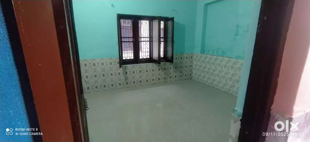 An unfurnished 2 different sets of room for rent with washroom,kitchen