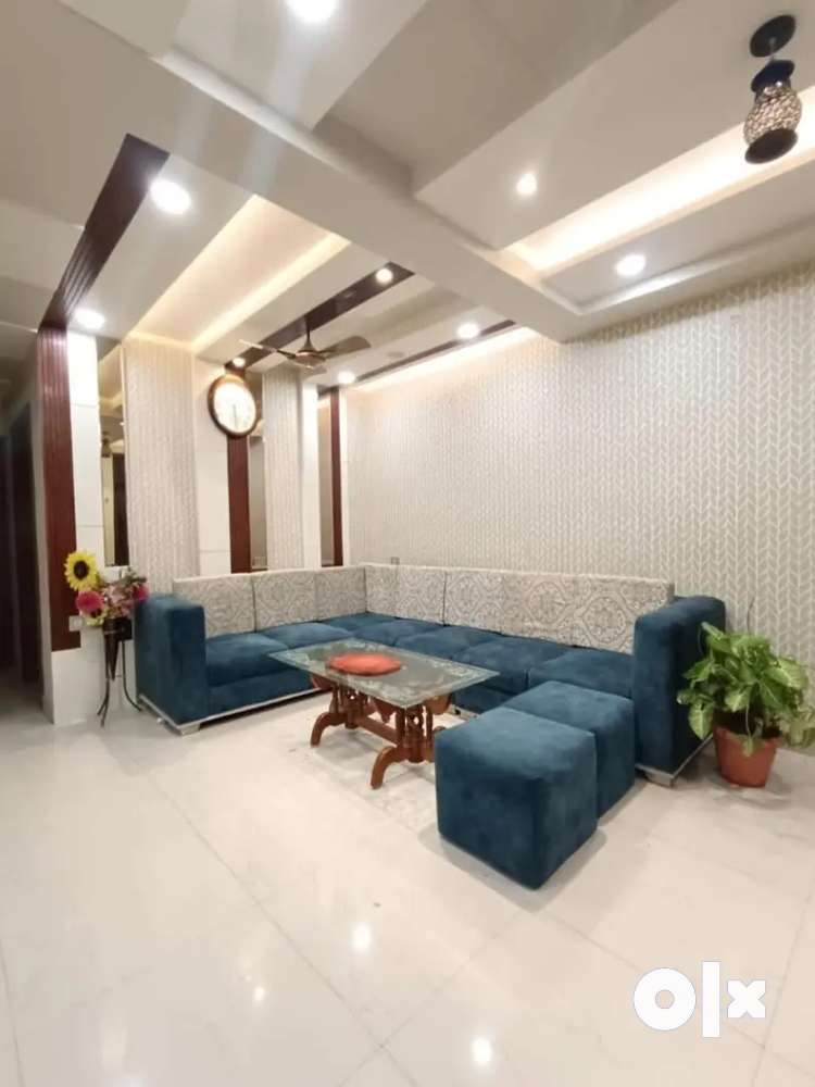 Kashiaradhya property 2 bhk semi furnished luxury flat sell ke liye