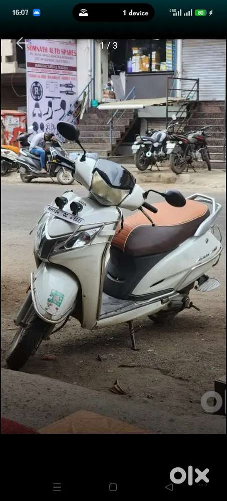 Activa 125cc pearl white color