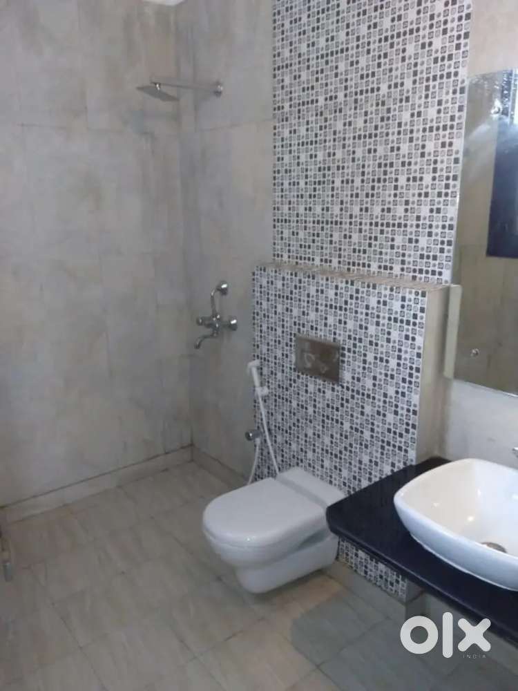 2 BHK SEMI FURNISH FLAT FOR RENT Noida