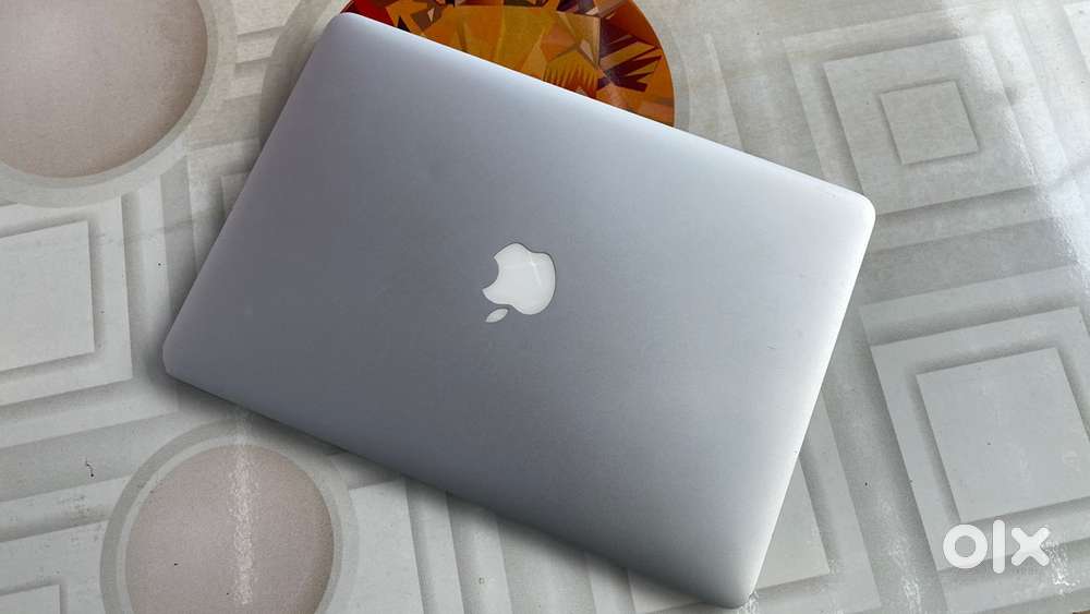 Macbook air 2017 model 8 gb ram new condition all ok