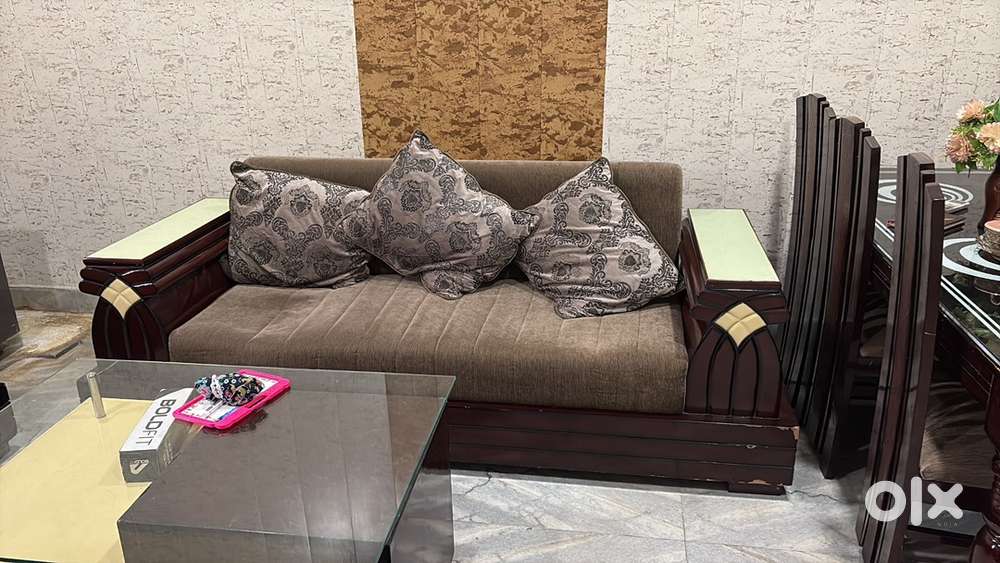 Sofa set 7 seater with table