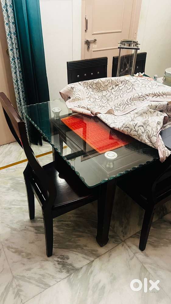 6 Seater Rubber Woof Dining Set With Glass Top