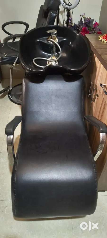 Shampoo chair for parlour