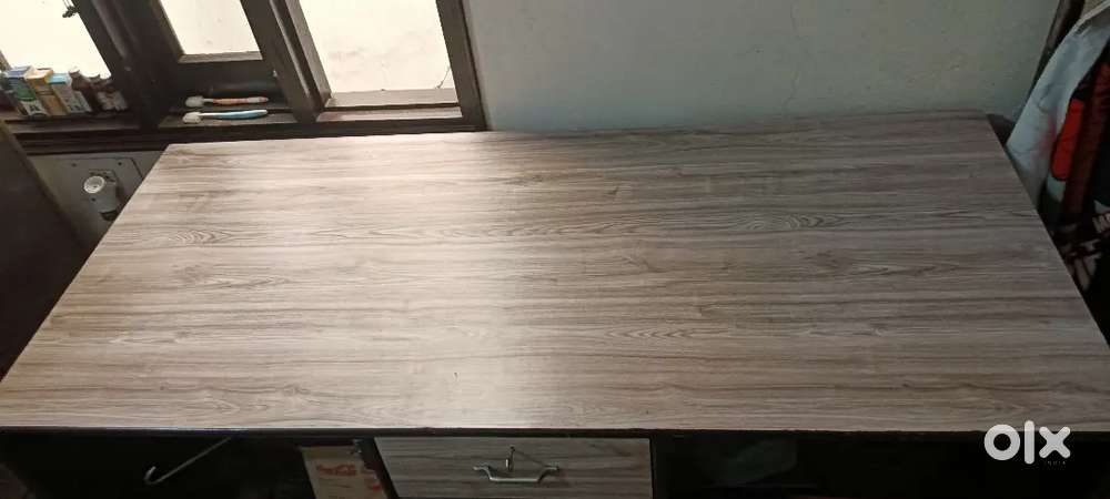 Office table