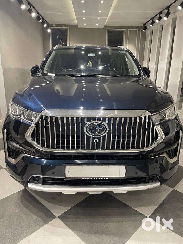 Toyota Innova Hycross 2.0 ZX (O) Hybrid 7 STR, 2025, Petrol