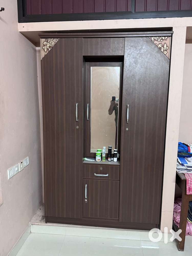 Bedroom Wardrobe for Sale