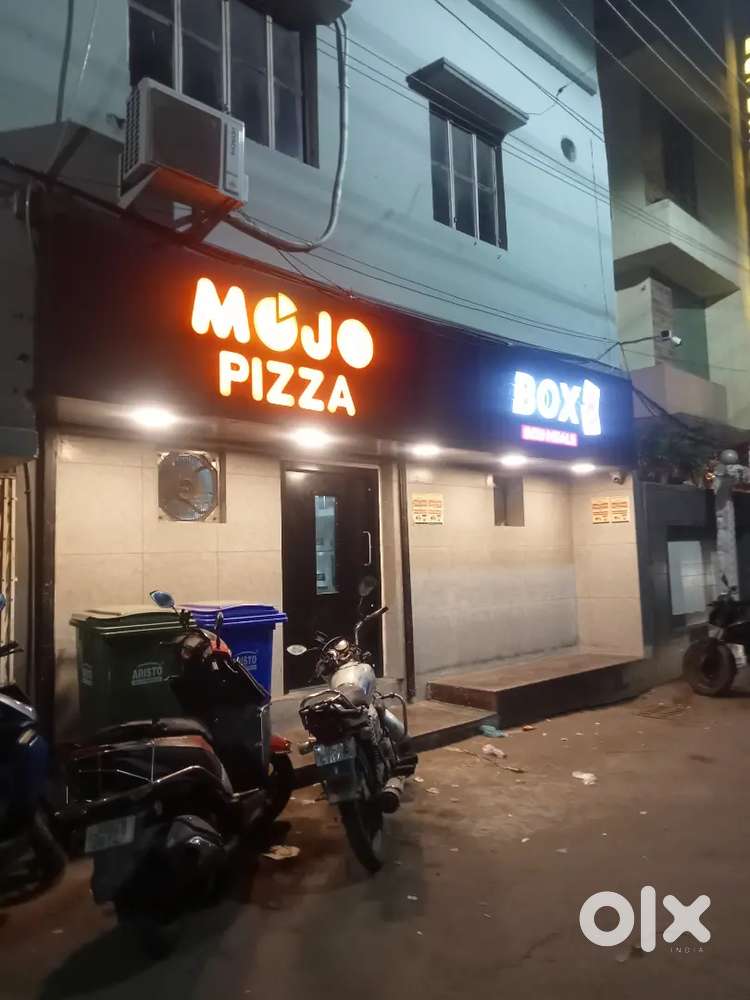 Eat club .mojo pizza