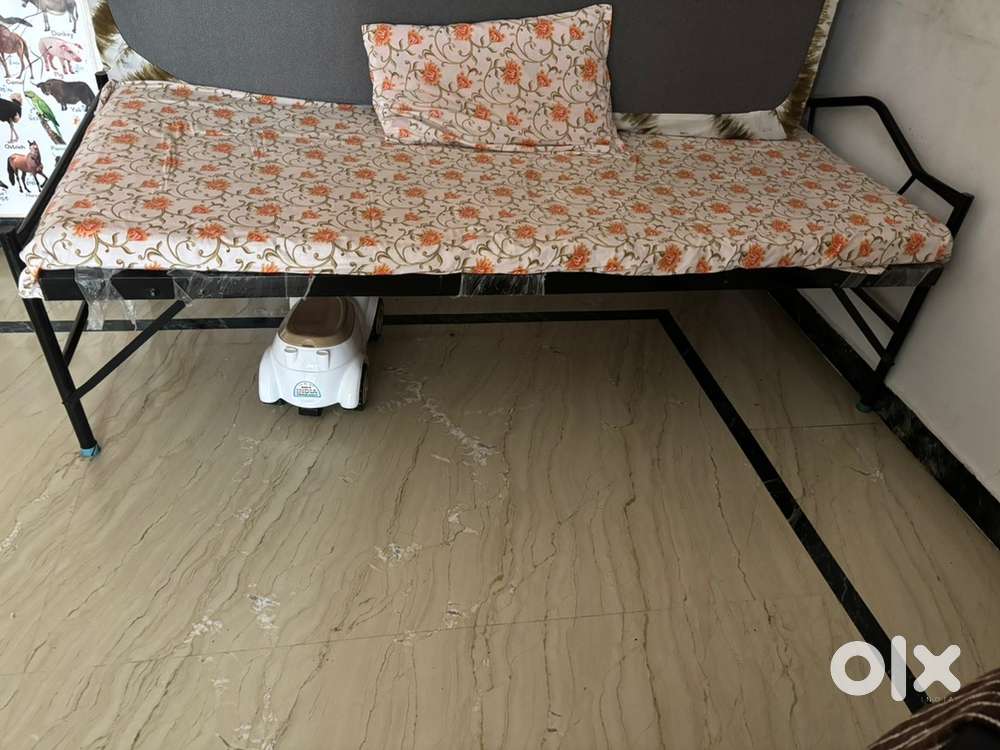 Single bed with matress