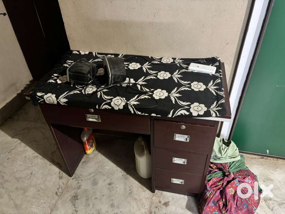 Computer table and two storage racks