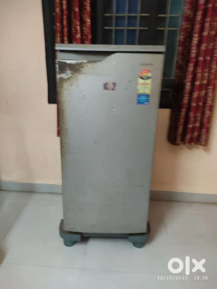 Samsung 2015 model in working condition selling for ₹ 1500