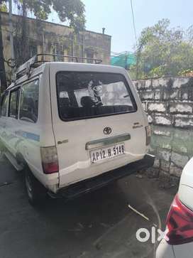 Toyota Qualis 2005 Diesel 13000 Km Driven