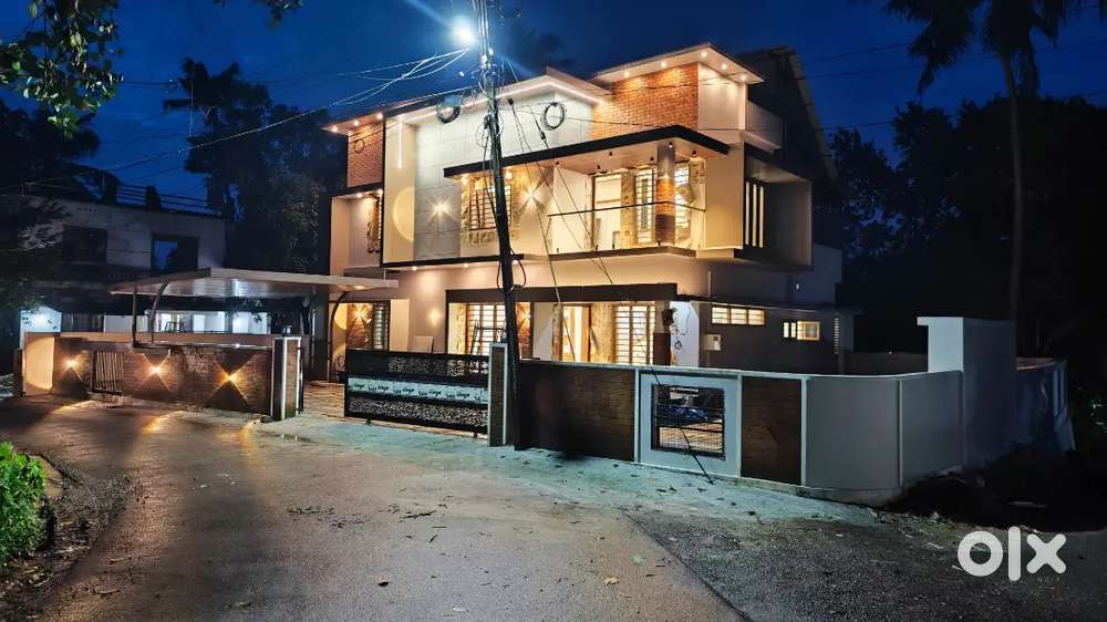 8.5 cent 4bhk villa near Kakkanad pukkattupady busroot