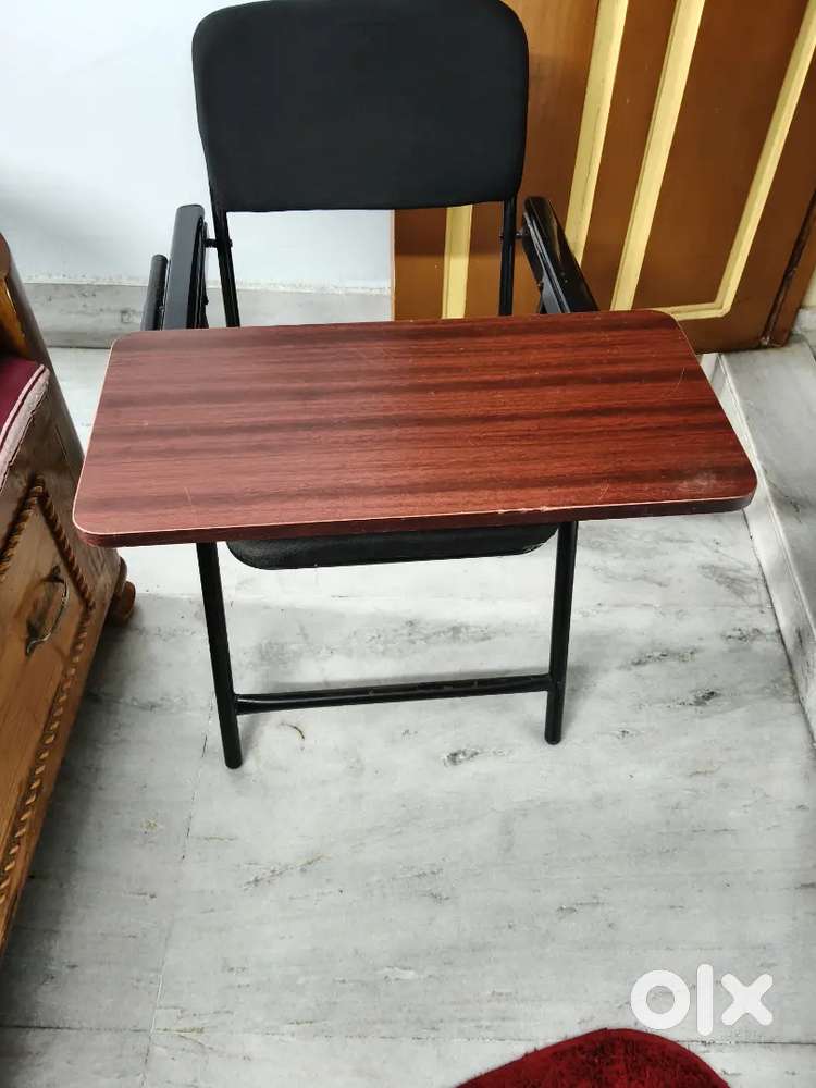 Foldable study chair with writting desk.new condition