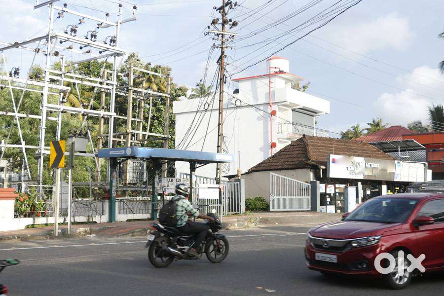 Commercial building 4250 sq feet 3 floors 8 cents in Kottayam  2.75 cr