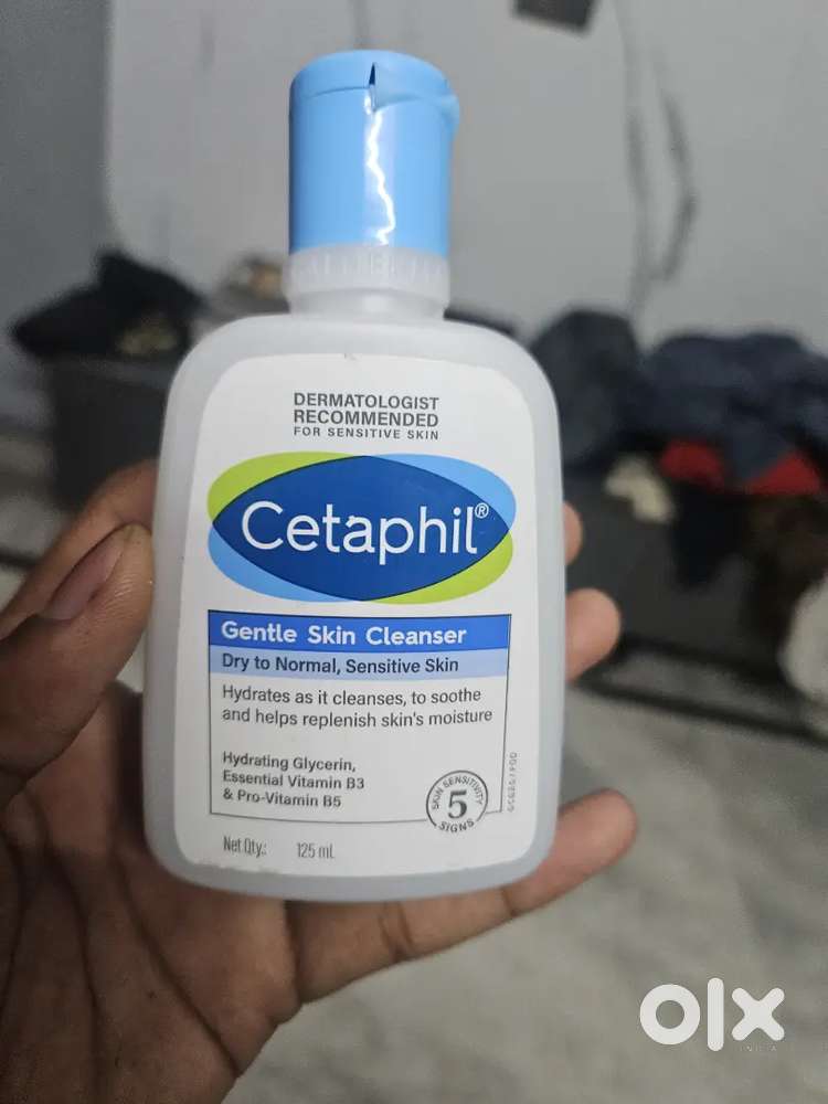 Cethaphill Face wash , dry to sensitive skin .