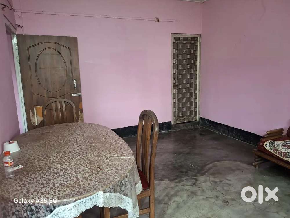 Semi furnished 2big size room with attached  bathroom,24hr  water.