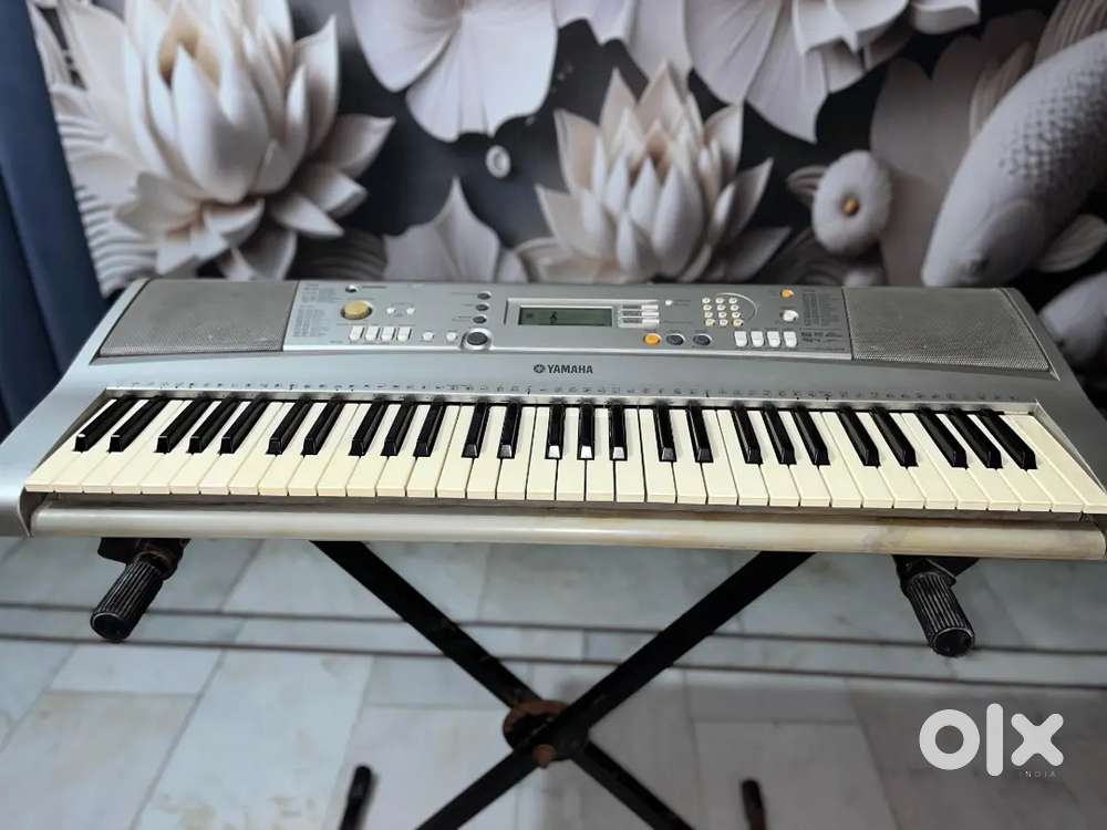 Yamaha PSR - E303