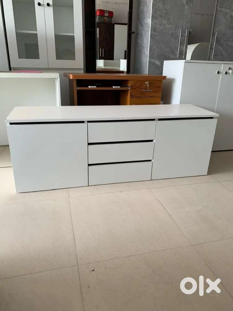 Frosty White TV Unit – Sleek & Modern Design