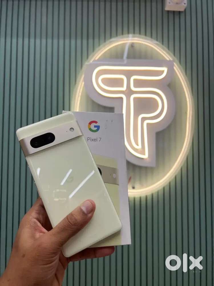 Google Pixel 7 8/128 Full Box Warranty till September 2026
