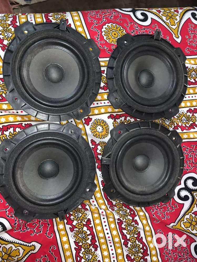 Mahindra xuv 300 2 speaker new condition