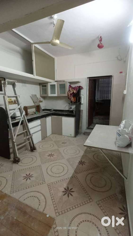 1BHK flat at ground floor  on rent with kitchen trolleys for all