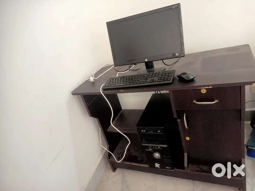 Computer टेबल भी साथ में