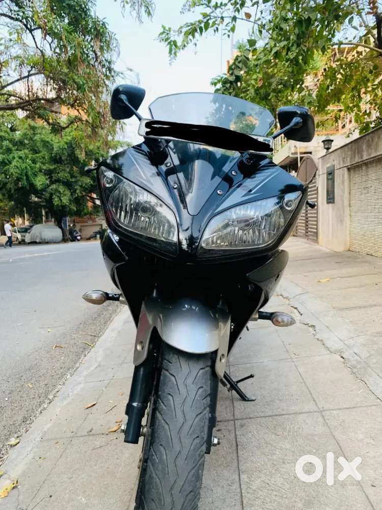 Selling yamaha R15