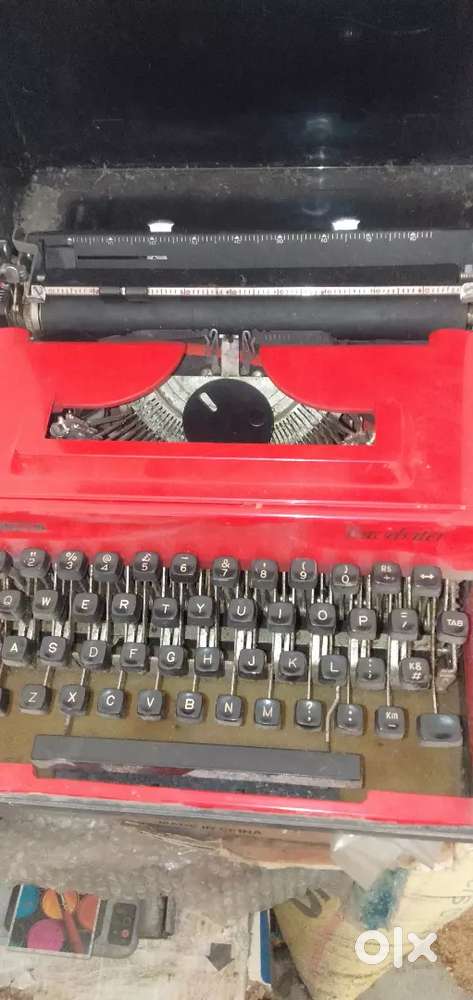 Value set Redio Grama phone & Type Writer & Poket watch'